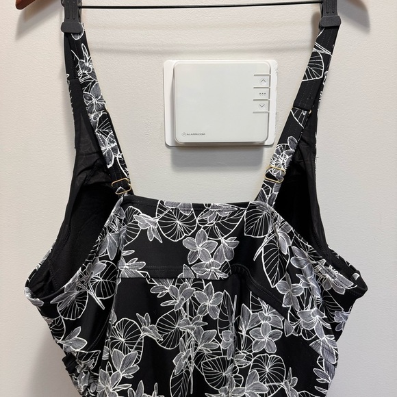 Swimsuits for All Black Floral Swimsuit Size 26 - Picture 6 of 11